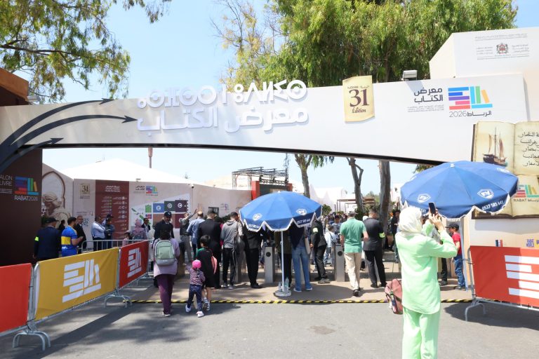 المعرض الدولي للكتاب يستقطب في أول أيامه إقبالًا واسعًا وحضورًا ثقافيًا لافتًا (صور)