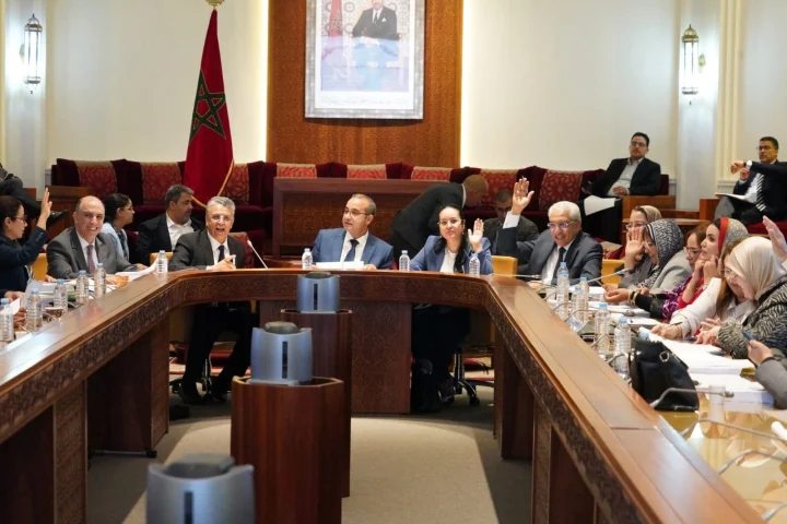 المصادقة على مشروع قانون المحاماة بالمغرب.. رفع سن الولوج بإجبارية الماستر وتوسيع اختصاصات المحامين